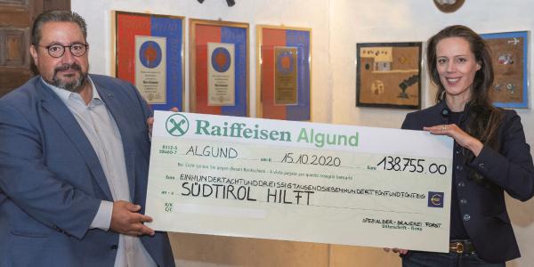 Un brindisi alla 1° edizione dell’OktoberFORST con una donazione di oltre 138.000 euro a “L’Alto Adige aiuta”